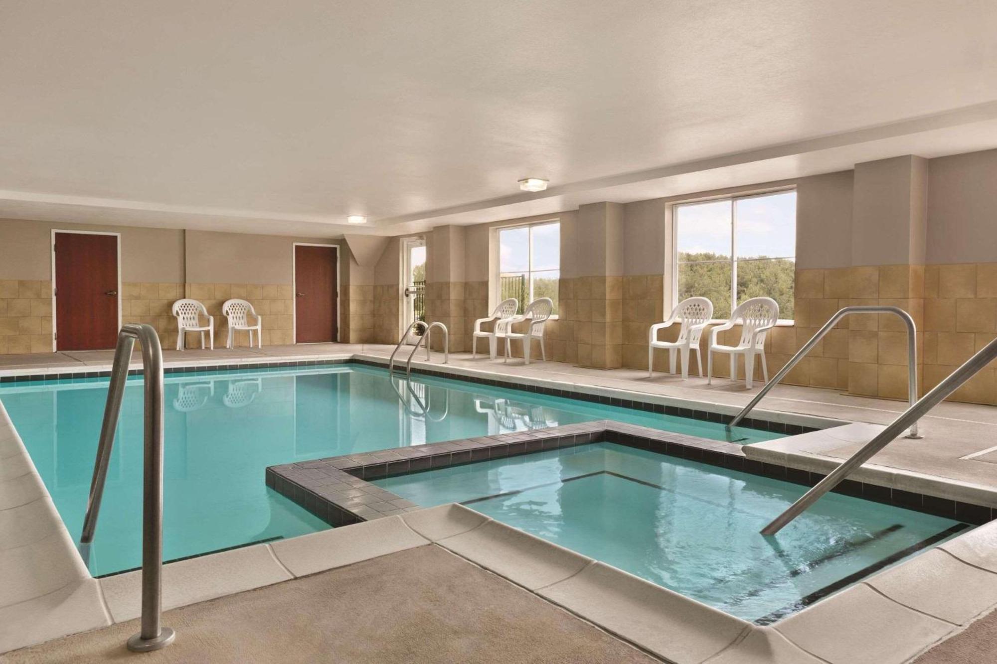 Country Inn & Suites By Radisson, Wytheville, Va מראה חיצוני תמונה